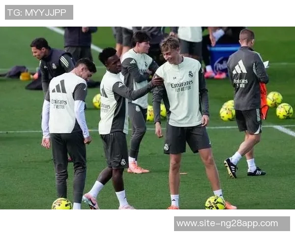 赫伊森主动向阿隆索和老将请教以提升比赛时的注意力集中能力 赫伊森主动向阿隆索和老将请教以提升比赛时的注意力集中能力