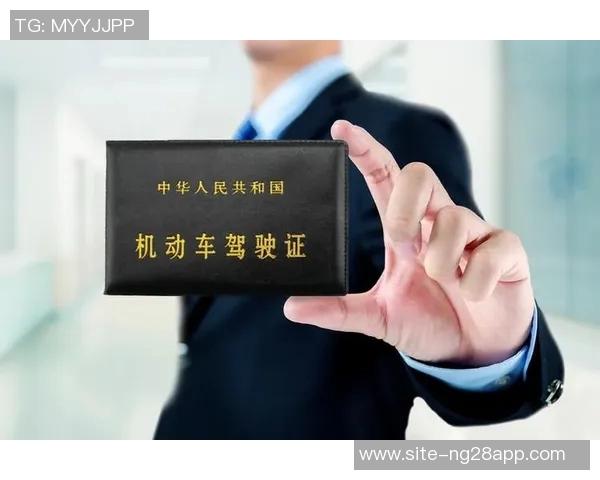 刚满18岁的小伙学驾照女友驾车送他去巴萨训练场